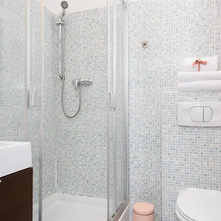 New Town By Renters Apartamento *